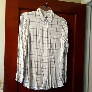 Old Navy sz small blouse 17" armpit to bottom black and white plaid